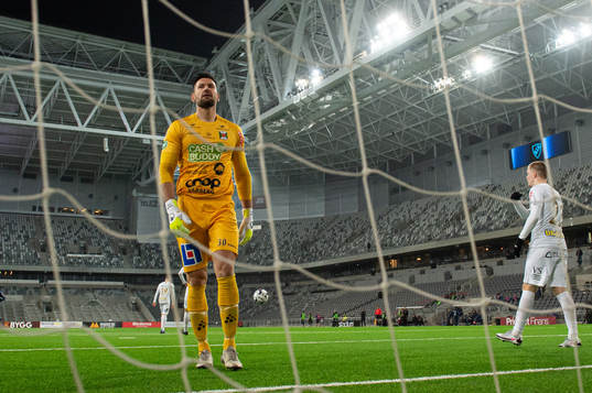 Varbergs målvakt Stojan Lukic deppar