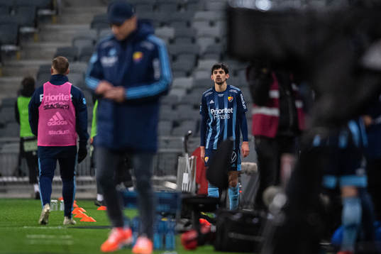 Djurgårdens Jesper Nyholm lämnar planen
