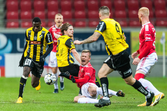Kalmars Alexander Ahl Holmström och Häckens Erik Friberg
