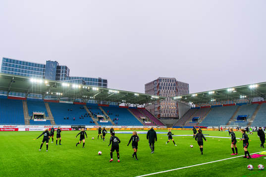 Players of Arna-Bjørnar warm up