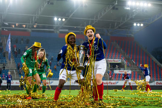 Ajara Njoya and Dejana Stefanovic of Vålerenga celebrate