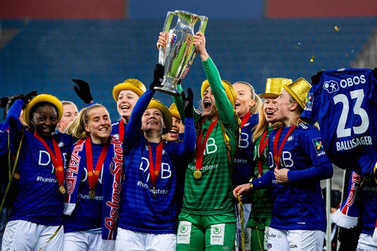Ajara Njoya, Sigrid Heien Hansen, goalkeeper Hannah Grace
