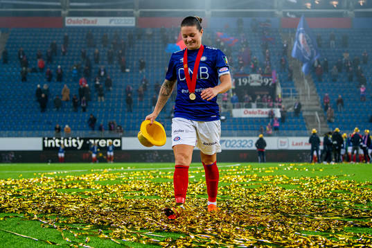 Sherida Spitse of Vålerenga celebrates winning the league