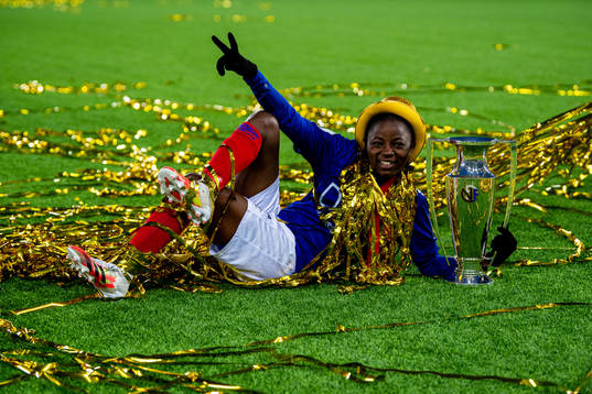 Ajara Njoya of Vålerenga celebrates winning the league