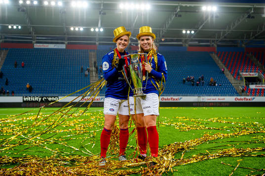 Catherine Bott and Emilie Østerås of Vålerenga celebrate