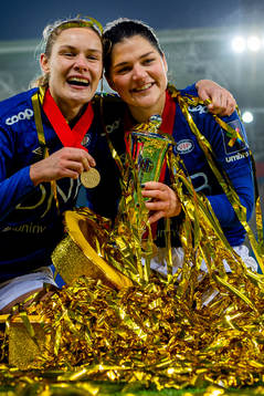 Andrine Tomter and Dejana Stefanovic of Vålerenga