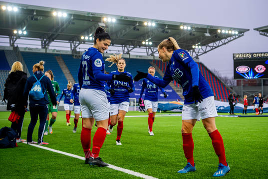 Dejana Stefanovic and Sigrid Heien Hansen of Vålerenga