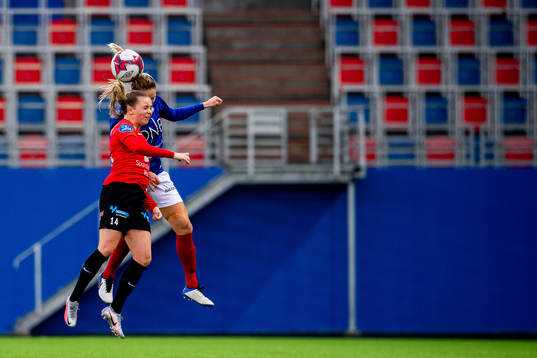 Martine Midtbø of Arna-Bjørnar and Andrine Tomter of