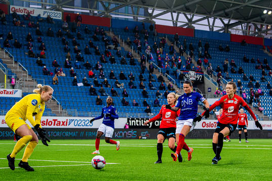 Goalkeeper Moa Edrud, Thea Bjelde and Kristin Risnes of