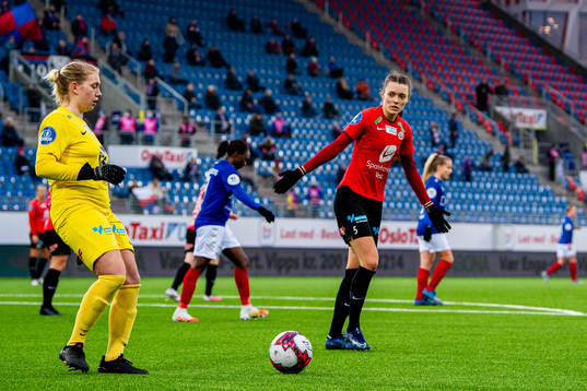 Goalkeeper Moa Edrud and Kristin Risnes of Arna-Bjørnar