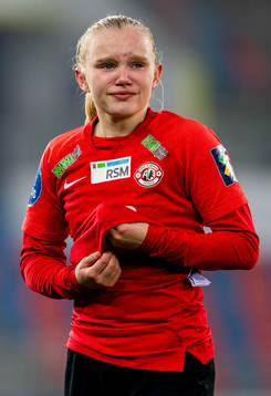 Linnea Solvoll Laupstad of Arna-Bjørnar looks dejected