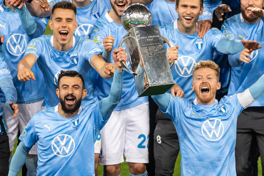 Malmö FFs Behrang Safari och Anders Christiansen jublar