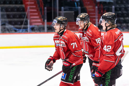 Örebros Borna Rendulic och Rodrigo Abols jublar