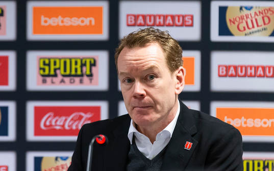 Örebros tränare Niklas Eriksson  på presskonferensen