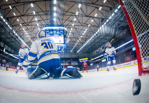 Örebros Borna Rendulic (ej i bild) gör 1-0 på Leksands