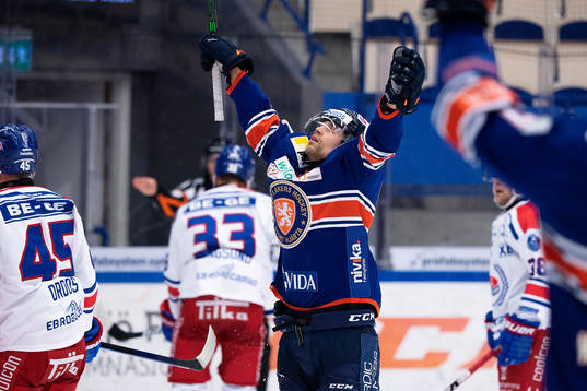 Växjös Emil Pettersson jublar
