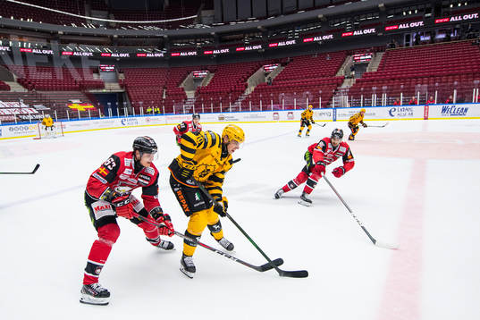 Skellefteås Joakim Lindström mot Malmö Redhawks Fredrik