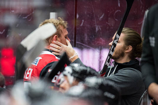 Malmö Redhawks Matias Lassen får vård
