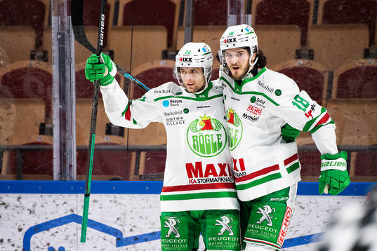 Rögles Daniel Zaar och Dennis Everberg jublar