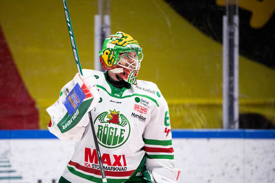 Rögles målvakt Christoffer Rifalk jublar