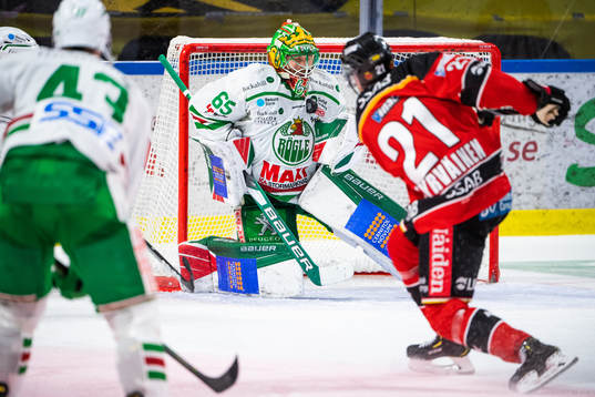 Rögles målvakt Christoffer Rifalk och Luleås Juhani