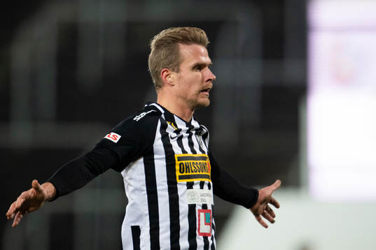 Landskronas Linus Olsson agerar