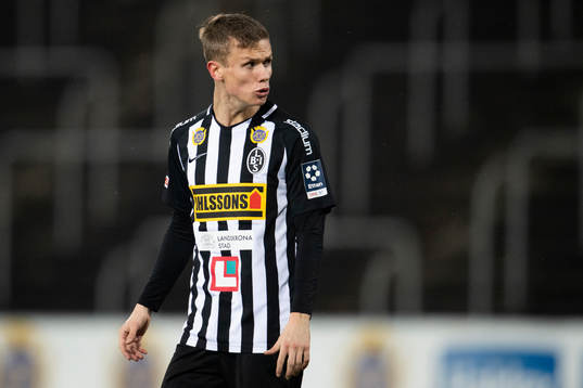 Landskronas Oscar Petersson agerar