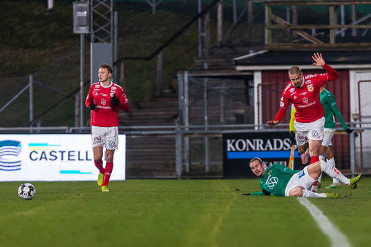 Jönköpings Edin Hamidovic och Kalmars Douglas Bergqvist