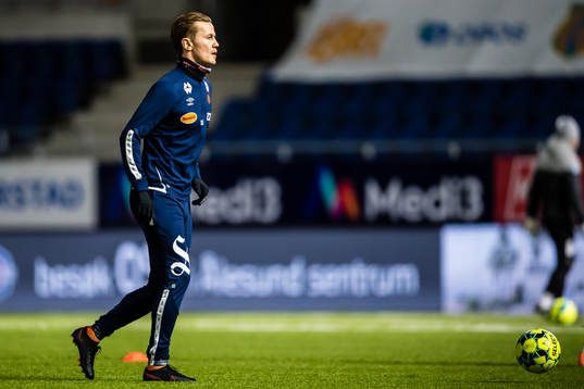 Ståle Stålinho Sæthre of Aalesund warms up