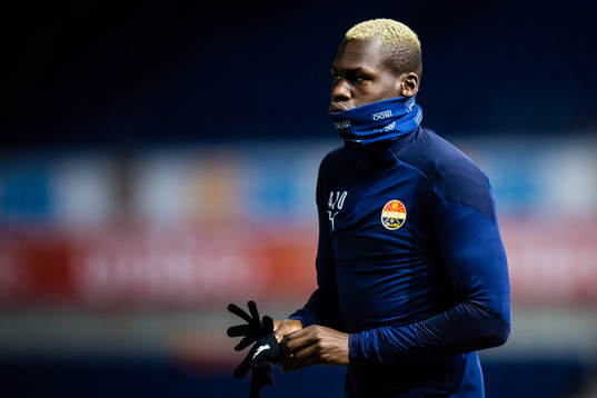 Moses Dramwi Mawa of Strømsgodset warms up