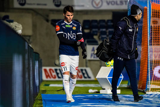 Kristoffer Tokstad of Strømsgodset leaves the pitch with
