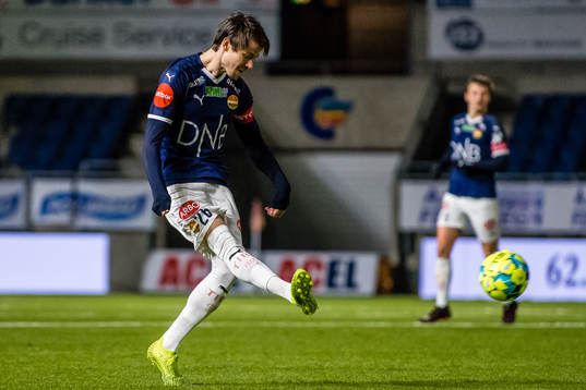 Lars-Christopher Horst Jan Vilsvik of Strømsgodset scores