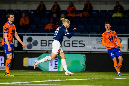 Lars-Jørgen Salvesen of Strømsgodset celebrates