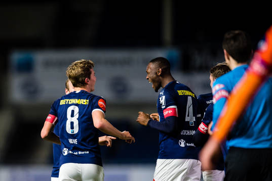Duplexe Tchamba Bangou of Strømsgodset celebrates