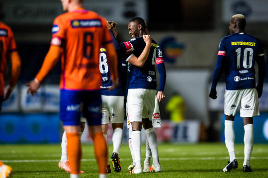 Duplexe Tchamba Bangou of Strømsgodset celebrates