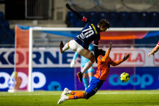 Sondre Fosnæss Hanssen of Strømsgodset and Mamadou Diaw