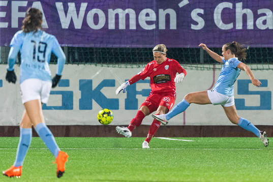 Goalkeeper Jennifer Falk of Göteborg