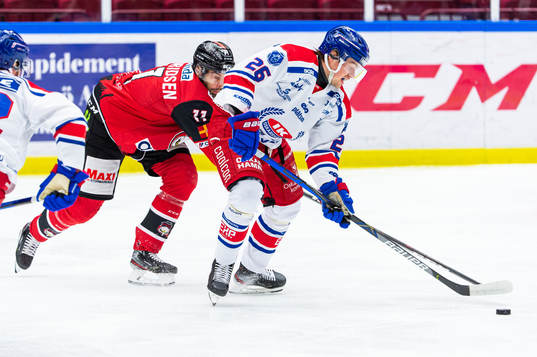 Oskarshamns Filip Karlsson och Malmö Redhawks Markus
