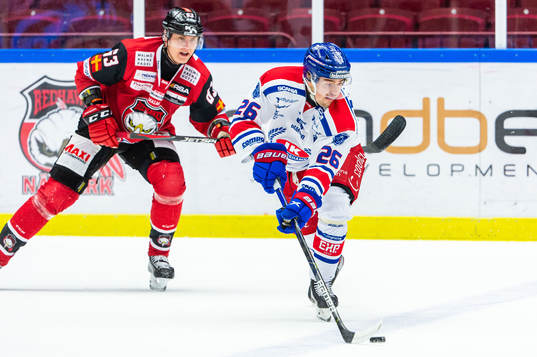 Malmö Redhawks Fredrik Händemark och Oskarshamns Filip