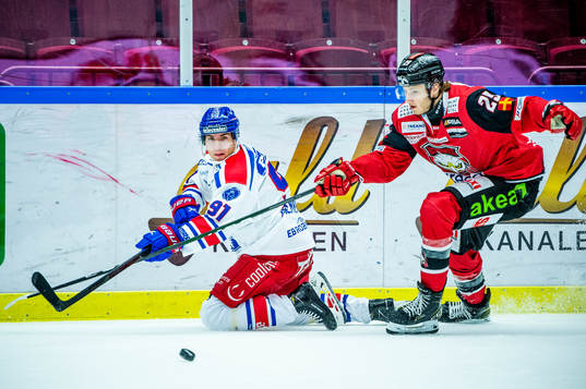 Oskarshamns Rickard Palmberg mot Malmö Redhawks Eric