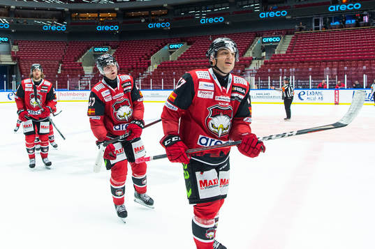 Malmö Redhawks Ponthus Westerholm (mitten) jublar