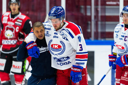 Oskarshamns Pontus Näsén hjälps av plan
