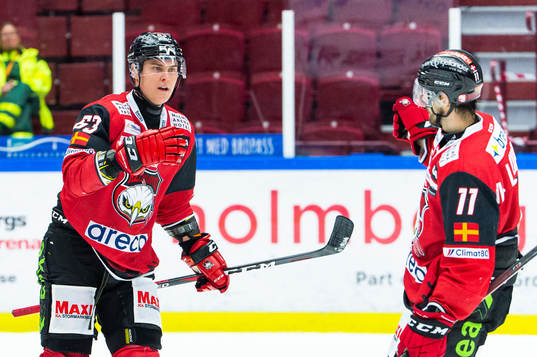Malmö Redhawks Fredrik Händemark jublar med Markus