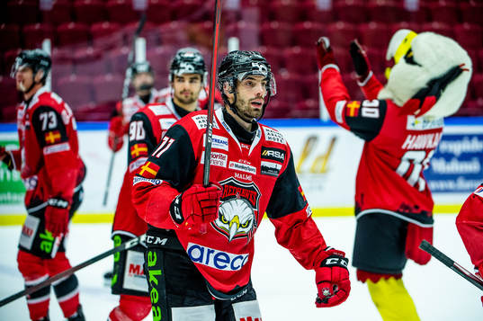 Malmö Redhawks Markus Lauridsen jublar med lagkamraterna