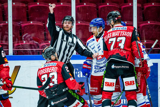 Malmö Redhawks Christoffer Forsberg utvisas