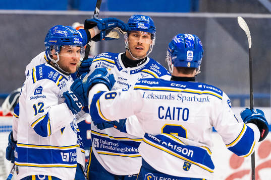 Leksands Fredrik Forsberg jublar med lagkamrater