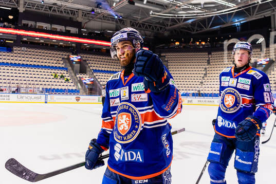 Växjös Andrew Calof jublar