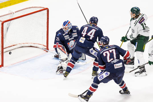 Färjestads Joakim Nygård gör 0-1 bakom Linköpings