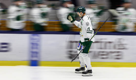 Färjestads Victor Ejdsell jublar