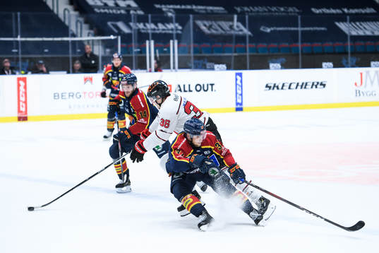 Örebros Emil Larsson och Djurgårdens Jesper Pettersson